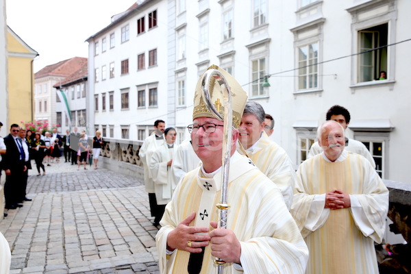 Bischofsweihe_Eintreffen_Einzug IMG_1407