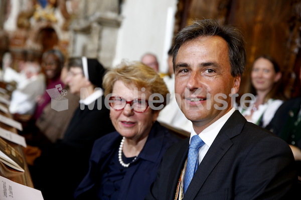 Bischofsweihe_Einzug Dom _40A7052