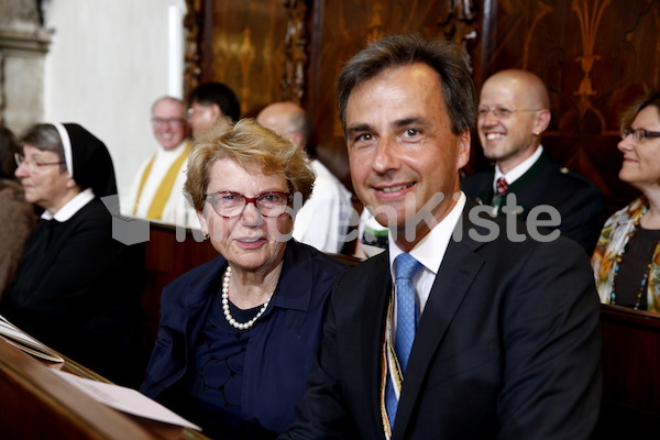 Bischofsweihe_Einzug Dom _40A7053