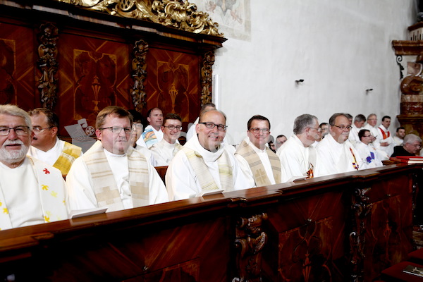 Bischofsweihe_Einzug Dom _40A7055