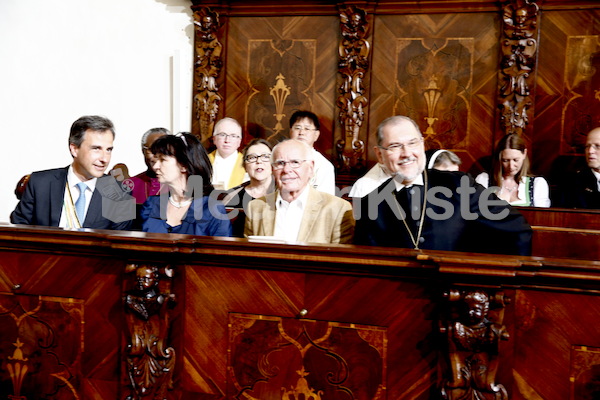Bischofsweihe_Einzug Dom _40A7059