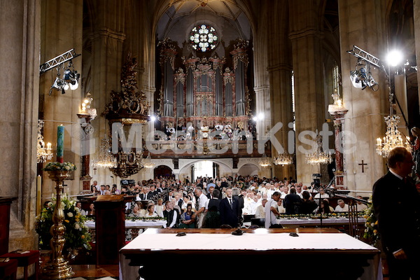 Bischofsweihe_Einzug Dom _40A7065