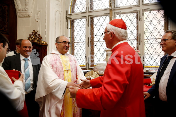 Bischofsweihe_Einzug Dom _40A7101