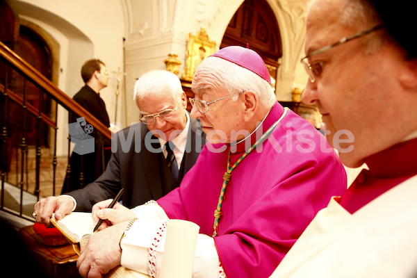 Bischofsweihe_Einzug Dom _40A7105