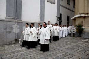 Bischofsweihe_Einzug Dom _40A7118