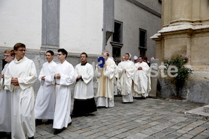 Bischofsweihe_Einzug Dom _40A7124