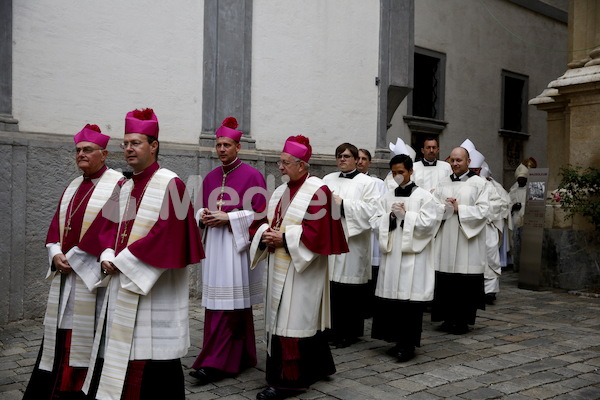 Bischofsweihe_Einzug Dom _40A7133