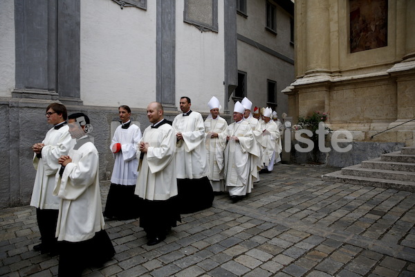 Bischofsweihe_Einzug Dom _40A7135