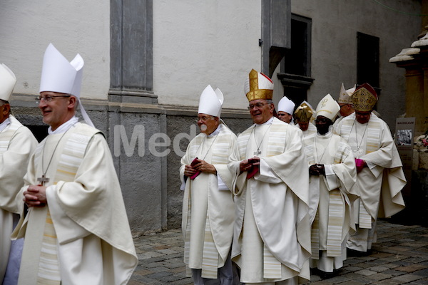Bischofsweihe_Einzug Dom _40A7140