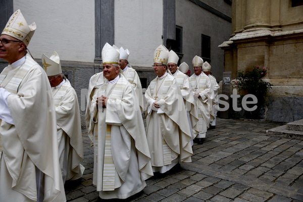 Bischofsweihe_Einzug Dom _40A7148