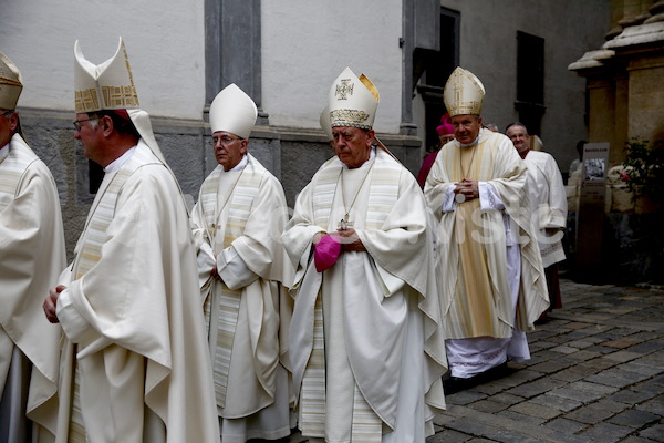 Bischofsweihe_Einzug Dom _40A7152