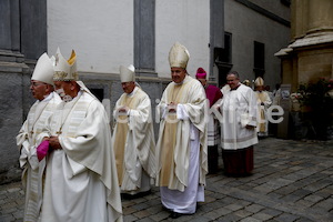 Bischofsweihe_Einzug Dom _40A7154