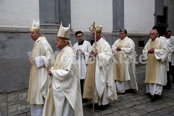 Bischofsweihe_Einzug Dom _40A7163