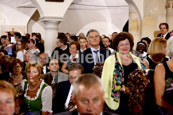 Bischofsweihe_Einzug Dom _40A7175