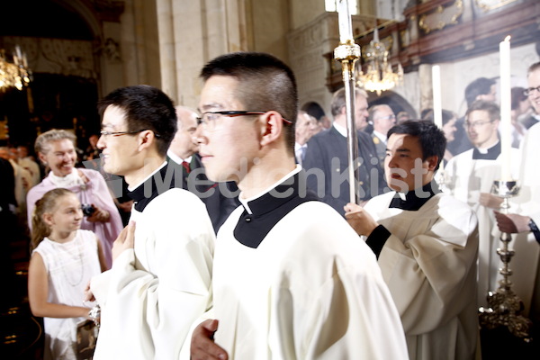 Bischofsweihe_Einzug Dom _40A7181