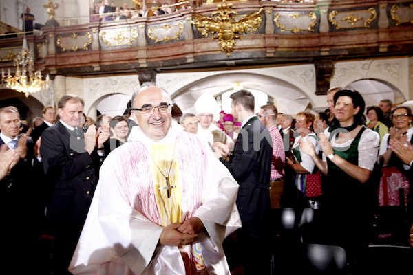 Bischofsweihe_Einzug Dom _40A7212