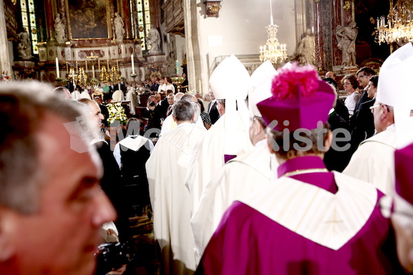 Bischofsweihe_Einzug Dom _40A7223