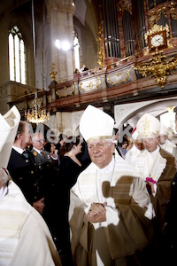 Bischofsweihe_Einzug Dom _40A7231