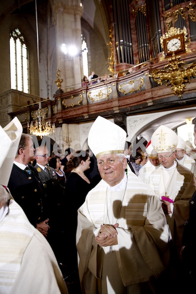 Bischofsweihe_Einzug Dom _40A7231