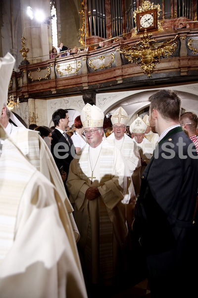 Bischofsweihe_Einzug Dom _40A7236