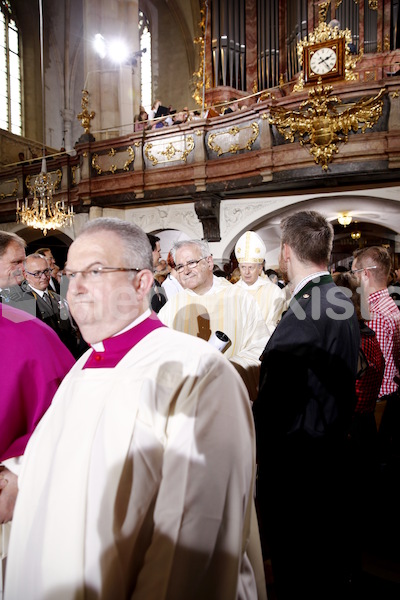Bischofsweihe_Einzug Dom _40A7242