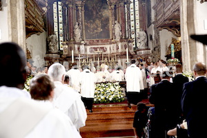 Bischofsweihe_Einzug Dom _40A7254