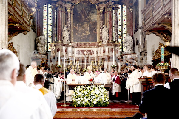 Bischofsweihe_Einzug Dom _40A7256