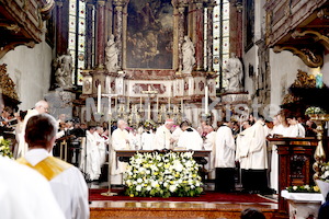 Bischofsweihe_Einzug Dom _40A7257
