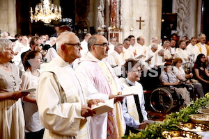 Bischofsweihe_Einzug Dom _40A7260
