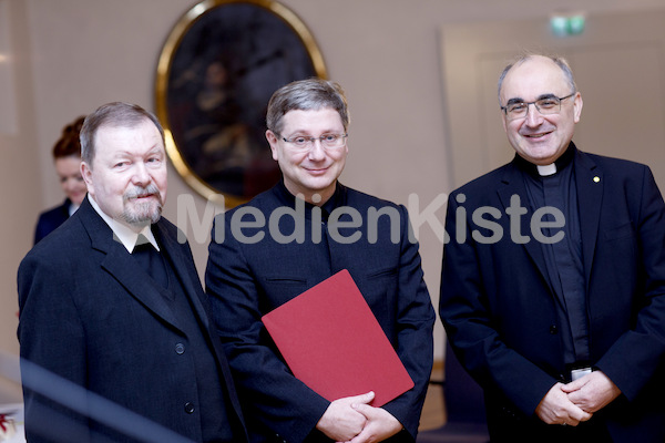 cBischofgratulation_ES_F._Neuhold-101