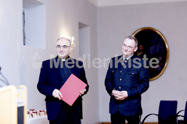cBischofgratulation_ES_F._Neuhold-135