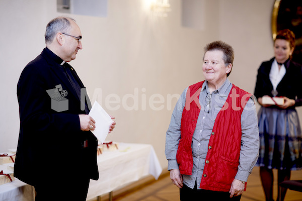 cBischofgratulation_ES_F._Neuhold-211