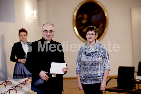 cBischofgratulation_ES_F._Neuhold-220