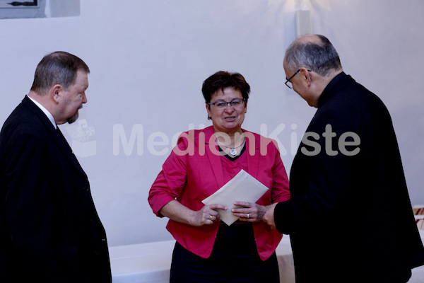 cBischofgratulation_ES_F._Neuhold-263
