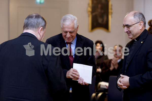 cBischofgratulation_ES_F._Neuhold-331
