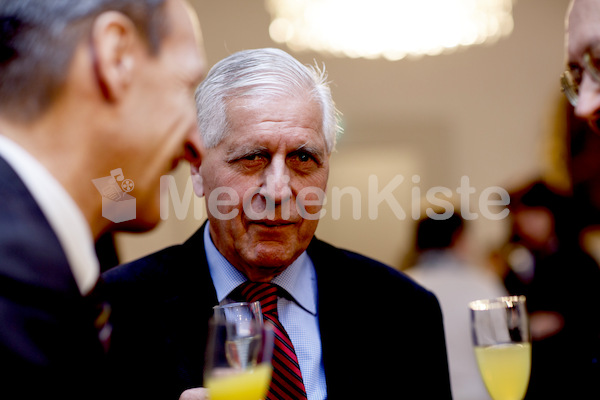 cBischofgratulation_ES_F._Neuhold-355