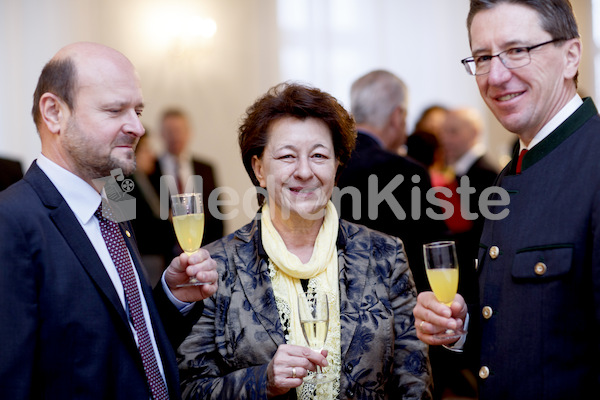 cBischofgratulation_ES_F._Neuhold-358