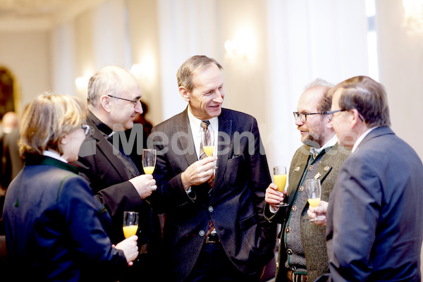 cBischofgratulation_ES_F._Neuhold-380