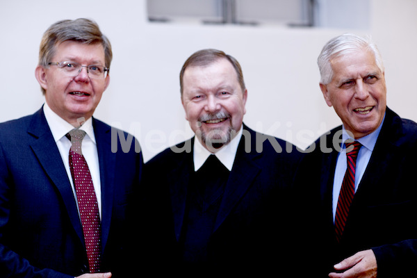 cBischofgratulation_ES_F._Neuhold-387