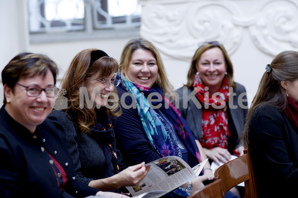 cBischofgratulation_ES_F._Neuhold-411