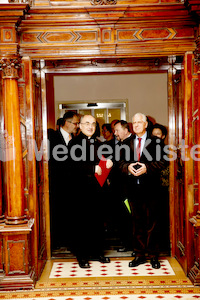 cBischofgratulation_ES_F._Neuhold-452