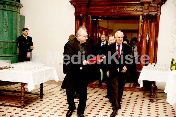 cBischofgratulation_ES_F._Neuhold-454