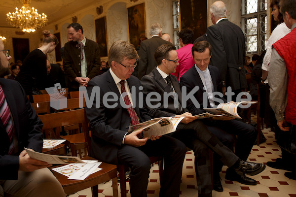 cBischofgratulation_ES_F._Neuhold-476
