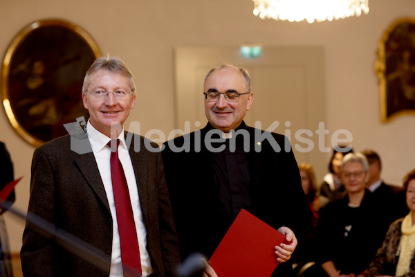cBischofgratulation_ES_F._Neuhold-86