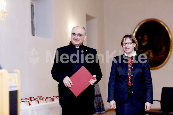 cBischofgratulation_ES_F._Neuhold-92
