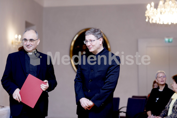 cBischofgratulation_ES_F._Neuhold-98