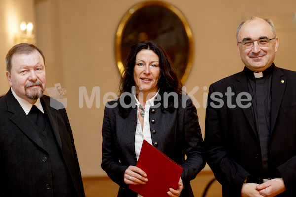 Ehrung_Mitarbeiter_Bischofgratulation-3