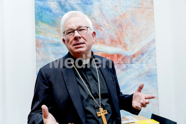 Erzbischof Dr. Franz Lackner von Salzburg r-0244