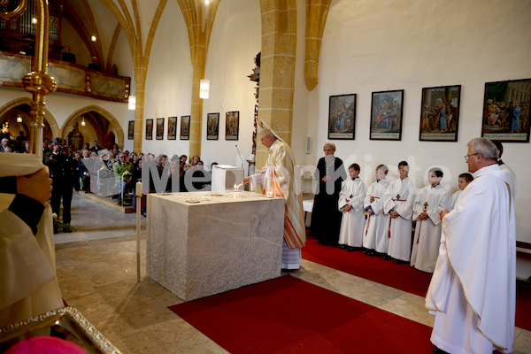 Foto Neuhold Altarweihe in St. Katharein a. d. Laming-9537