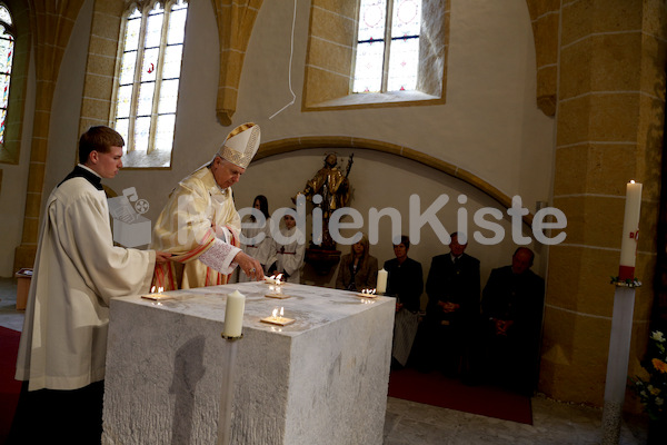 Foto Neuhold Altarweihe in St. Katharein a. d. Laming-9545